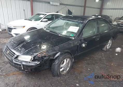 1997 Toyota Camry Le z USA, uszkodzony, nr VIN JT2BG22K5V0021599